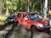 Mitsubishi Pajero cīnās ar dubļiem